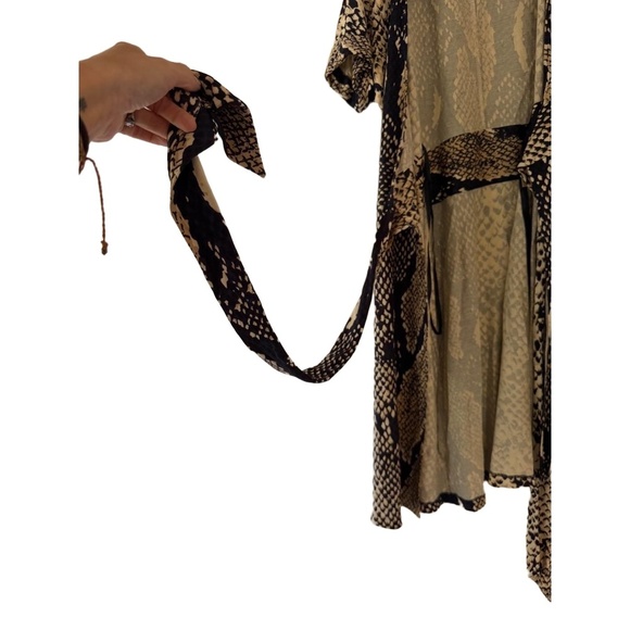 Diane von Furstenberg Navy Beige Snakeskin Wrap Dress size 4 100% silk EUC - Picture 9 of 10